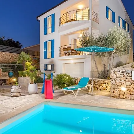 Anna-lena With Pool Close To Sandy * Garica