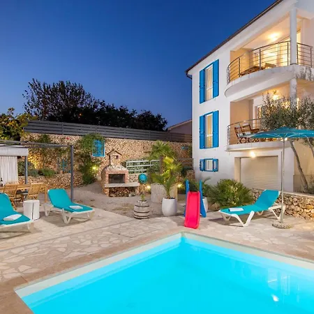 Anna-lena With Pool Close To Sandy Villa