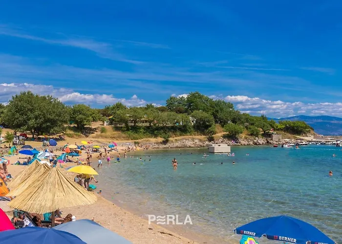 Anna-lena With Pool Close To Sandy Garica
