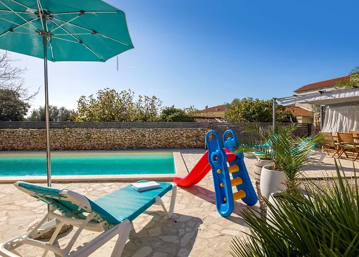 Anna-lena With Pool Close To Sandy Vila