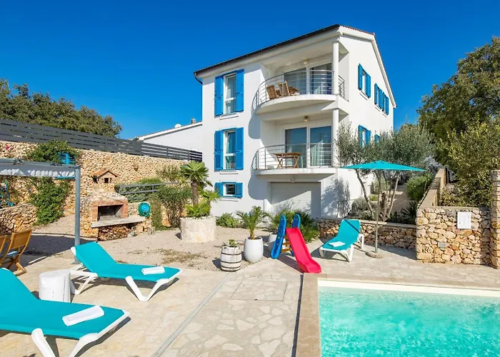 Anna-lena With Pool Close To Sandy Vila *