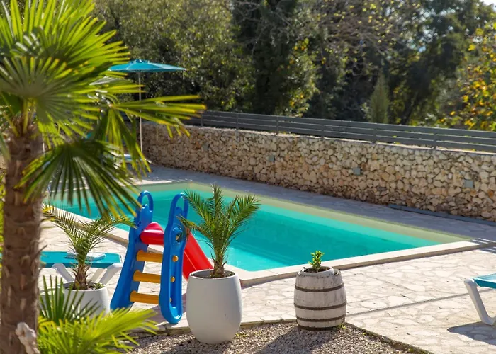 Anna-lena With Pool Close To Sandy Vila *