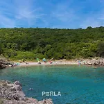 Anna-lena With Pool Close To Sandy Garica