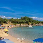 Anna-lena With Pool Close To Sandy Garica