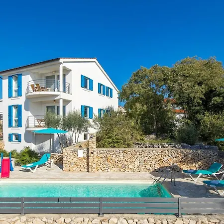 Anna-lena With Pool Close To Sandy * Garica