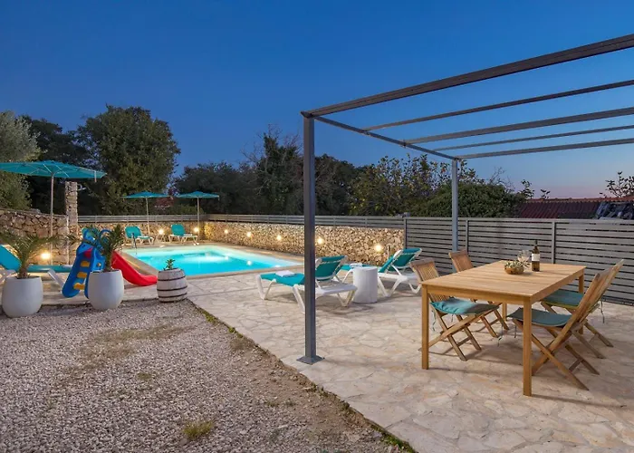 Villa Anna-lena With Pool Close To Sandy Garica