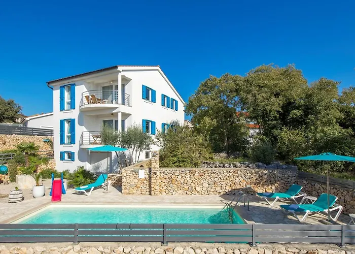 Anna-lena With Pool Close To Sandy * Garica